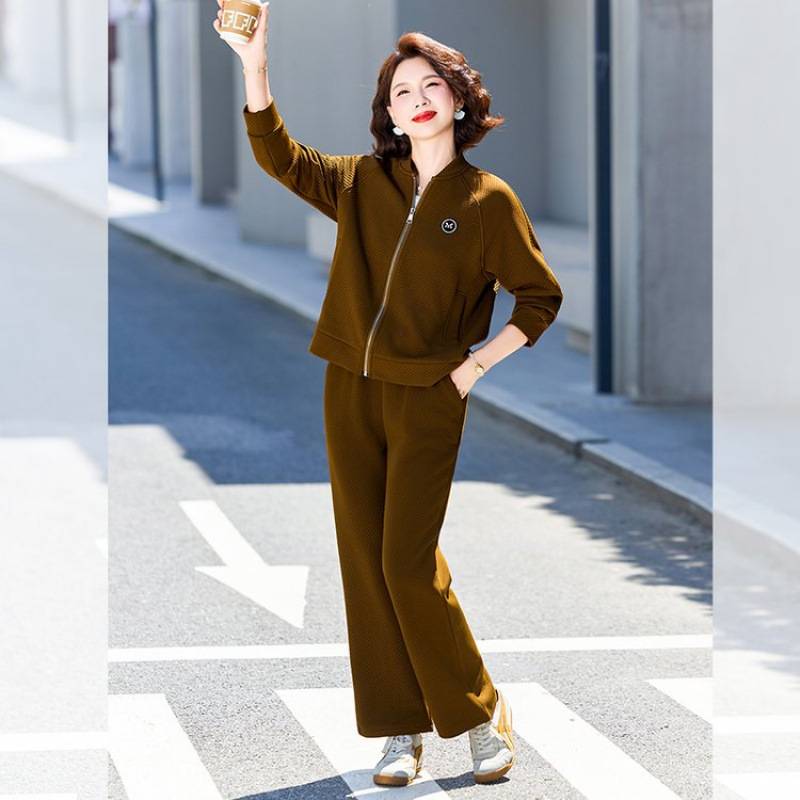 专柜品牌中年妈妈秋季运动服套装女中老年女装春秋外套洋气时髦休