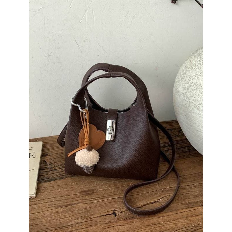 专柜品牌高级感包包女2025新款复古水桶包简约时尚手提菜篮子包单,箱包皮具/热销女包/男包,水桶包,淘宝优惠券,粉丝福利购,淘宝优惠卷