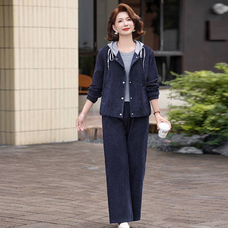 专柜品牌中老年女士时尚休闲套装春秋新款连帽外套搭配宽松阔腿裤