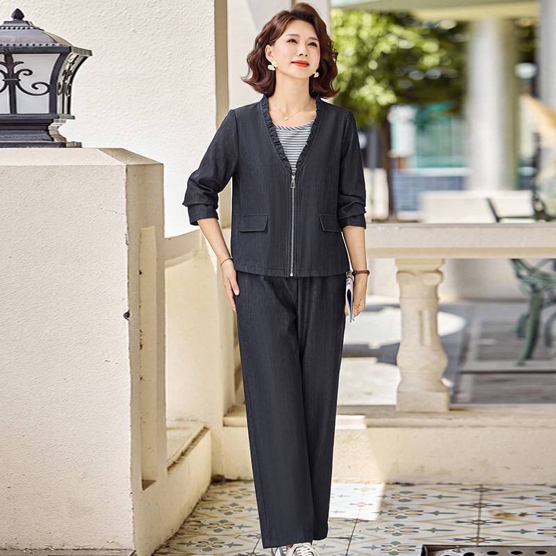 专柜品牌50岁妈妈秋装运动服套装中老年女春秋牛仔长袖上衣时尚减