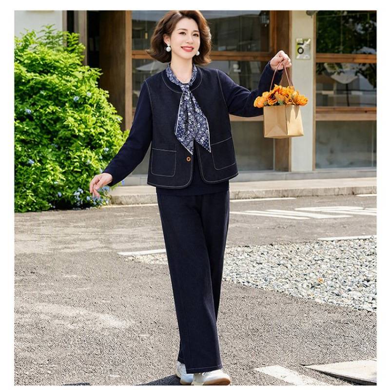专柜品牌妈妈春秋装气质牛仔三件套新款中老年女装时尚马甲上衣高