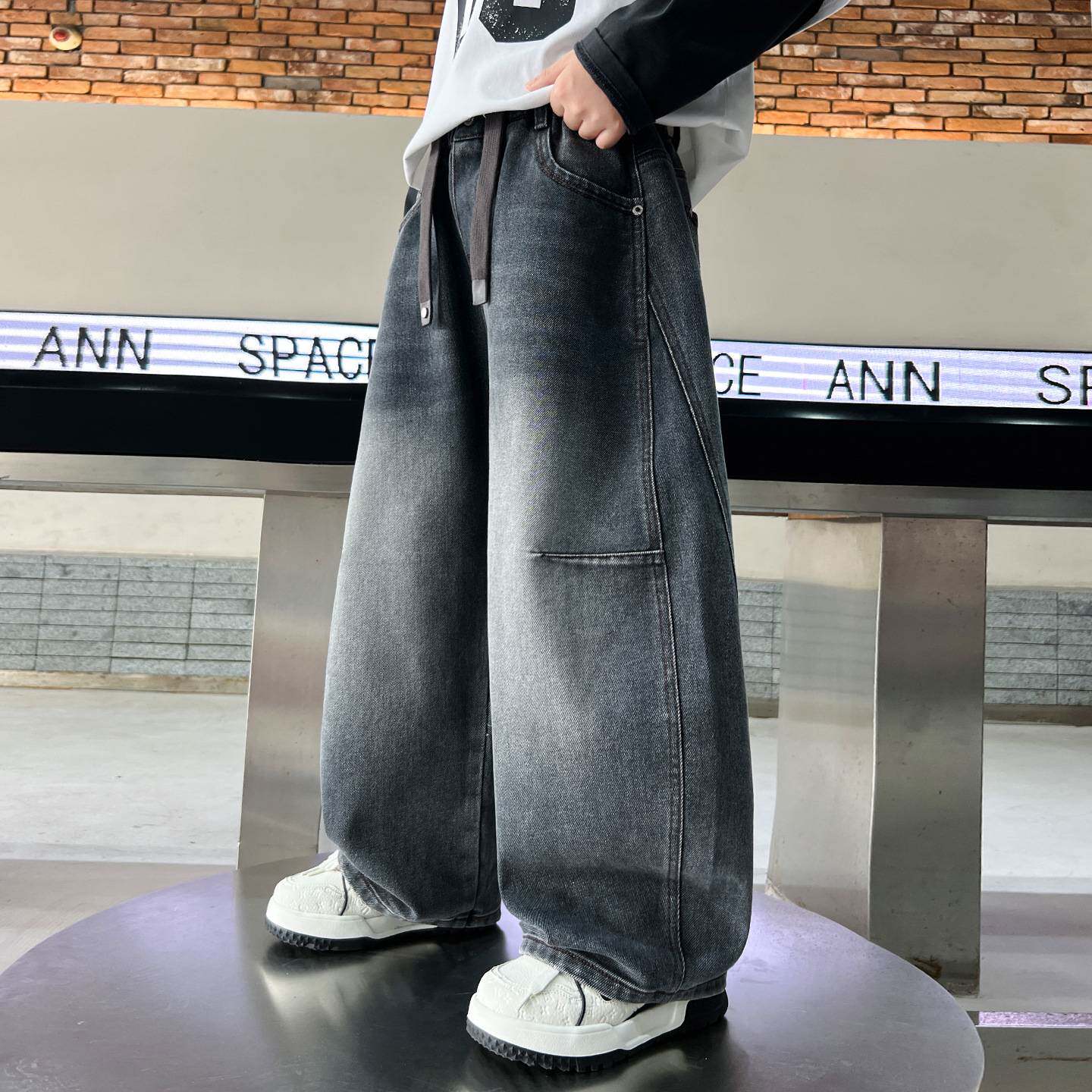 专柜品牌儿童装男童秋装裤子2026新款春秋款中大童弯刀牛仔裤秋季