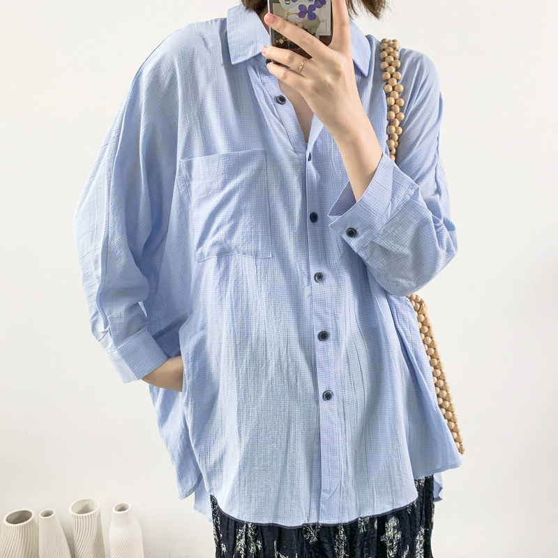 韩版松垮暗纹格落肩开叉衬衫背后