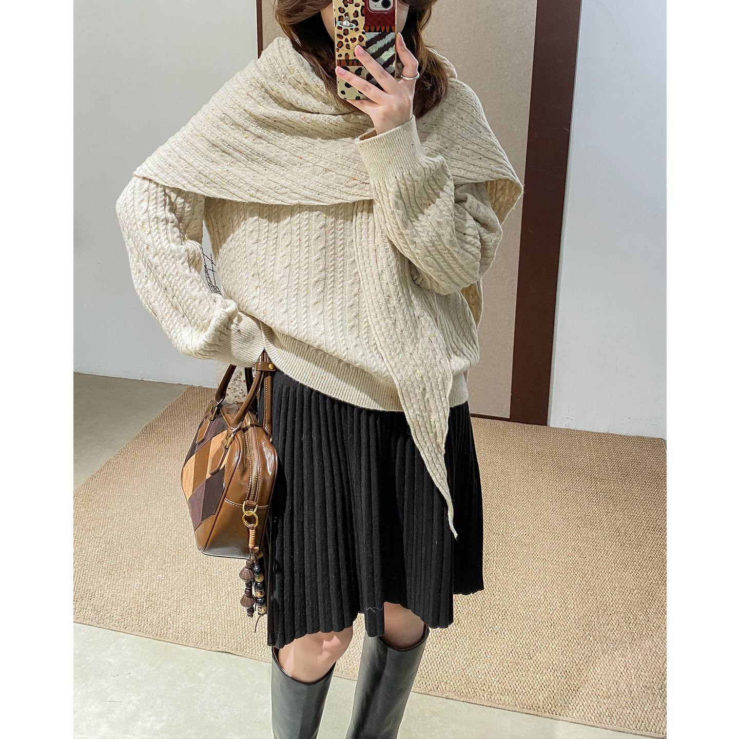 菲尔丹 软糯亲肤彩点纱 直角插肩长袖圆领麻花毛衣+大三角巾1287