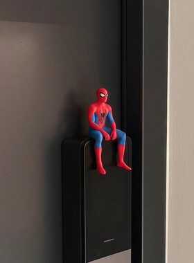Spider Man!蜘蛛侠入户门把手摆件智能门锁装饰创意坐姿公仔摆件