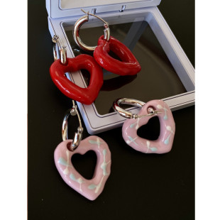 欧美新款女小众设计爱心红色树脂甜甜圈耳钉时髦洋气不撞款耳环潮