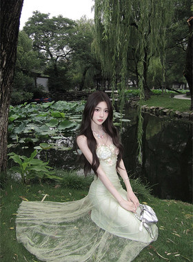 法式吊带洋装女气质纯欲性感收腰鱼尾包臀裙绝美海边度假风长裙