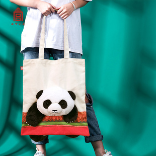 故宫文创文具萌游故宫休闲新款可爱熊猫单肩包女书包大容量帆布袋