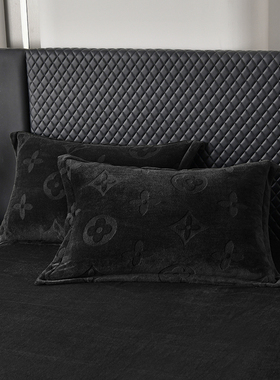 潮牌网红轻奢四叶草黑色牛奶绒男生耐脏枕套一对单双人枕头套一只