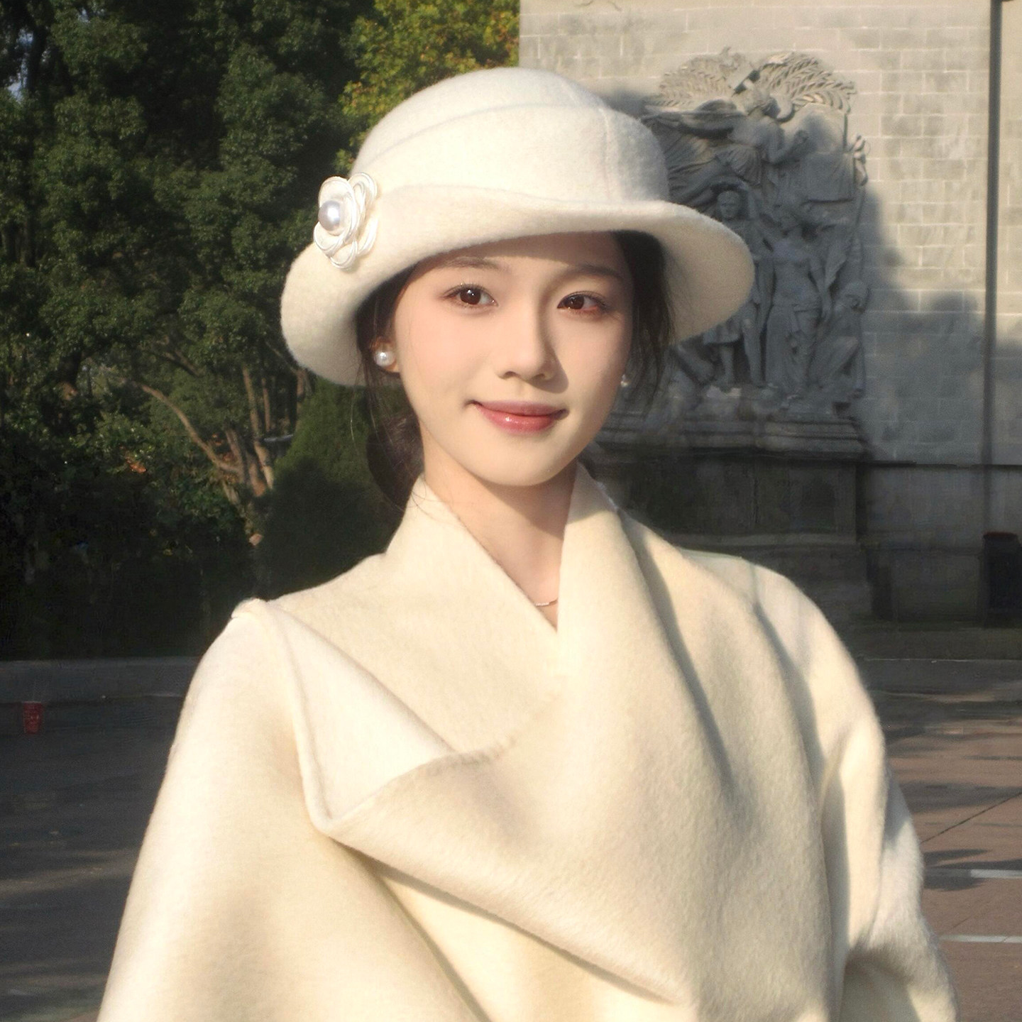 法式千金风珍珠山茶花礼帽女秋冬季卷边优雅气质百搭显脸小渔夫帽