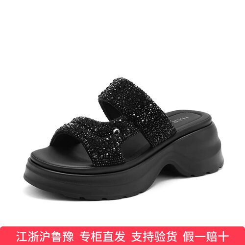 HM268403哈森商场专柜同款2026新款厚底一字拖鞋时尚增高沙滩凉鞋