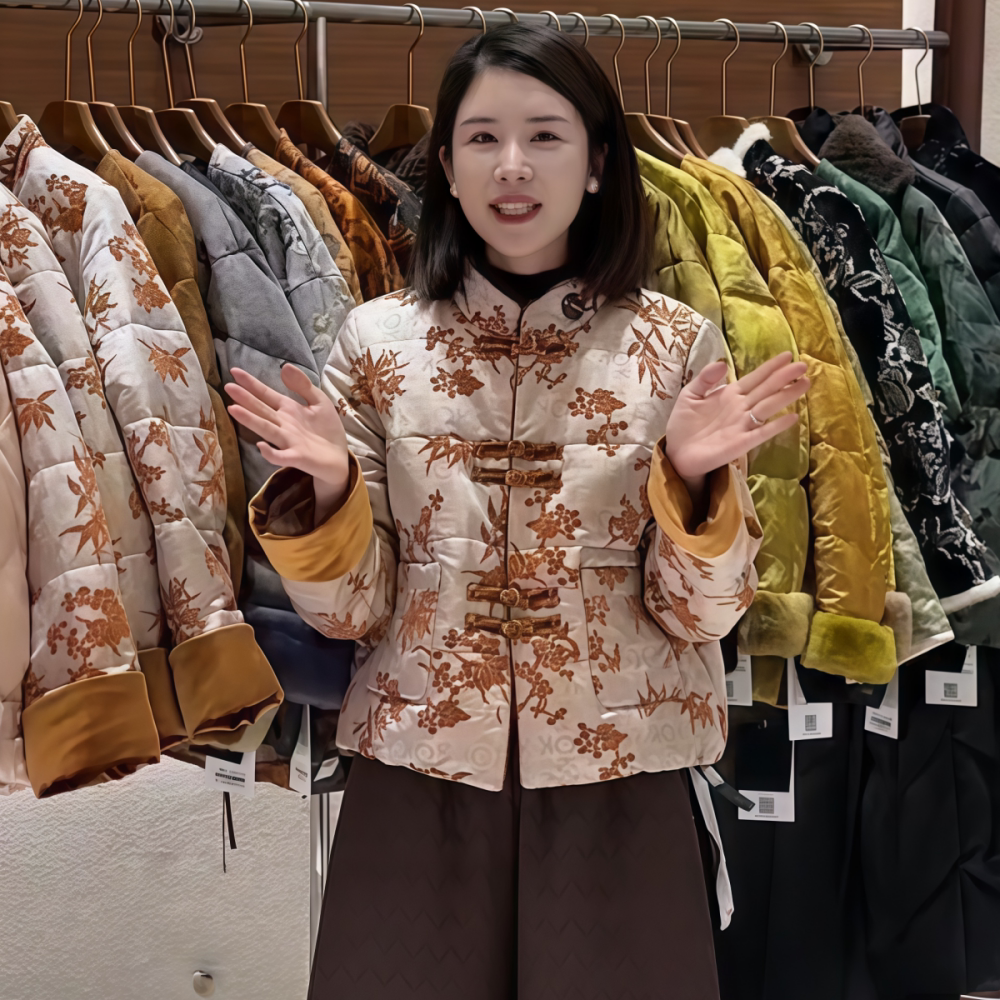 2026春季新款新中式休闲洋气优雅短款米白色印花款盘扣羽绒外套女