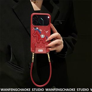 适用苹果17promax手机包红色2026马年女款 15pro刺绣小马挂绳