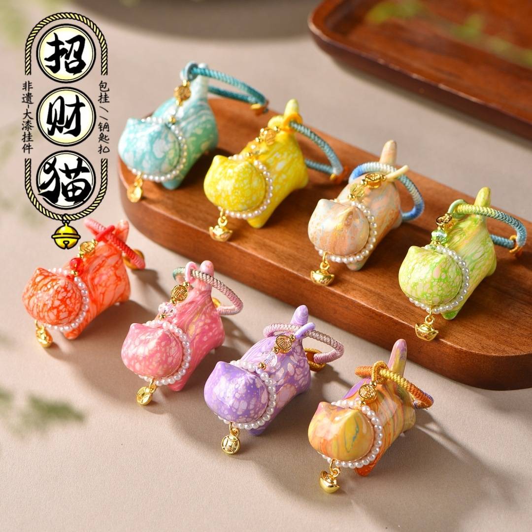 大漆招财趴趴猫流苏挂饰纯手工箱