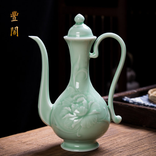 仿古中式梅子青牡丹羊脂玉瓷酒壶