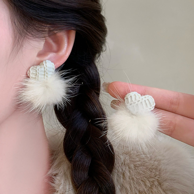 冬雪降临~爱心小熊毛球耳环女适合冬天的毛绒耳钉时尚高级感耳饰,饰品/流行首饰/时尚饰品新,耳钉,淘宝优惠券,粉丝福利购,淘宝优惠卷