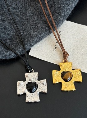 爱心虎眼石十字架吊坠项链女小众高级感长款毛衣链秋冬挂脖配饰品