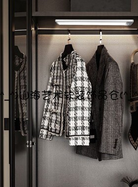 样板房衣帽间梳妆台小香风拍摄道具衣服首饰包包软装饰品组合摆件