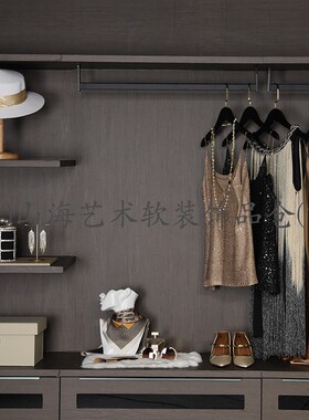 山海售楼处样板房衣帽间组合女连衣裙包包高跟鞋软装饰品摆件轻奢