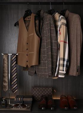意式轻奢样板房衣服男士衬衫马甲棕色外套托盘领带香水皮鞋饰品