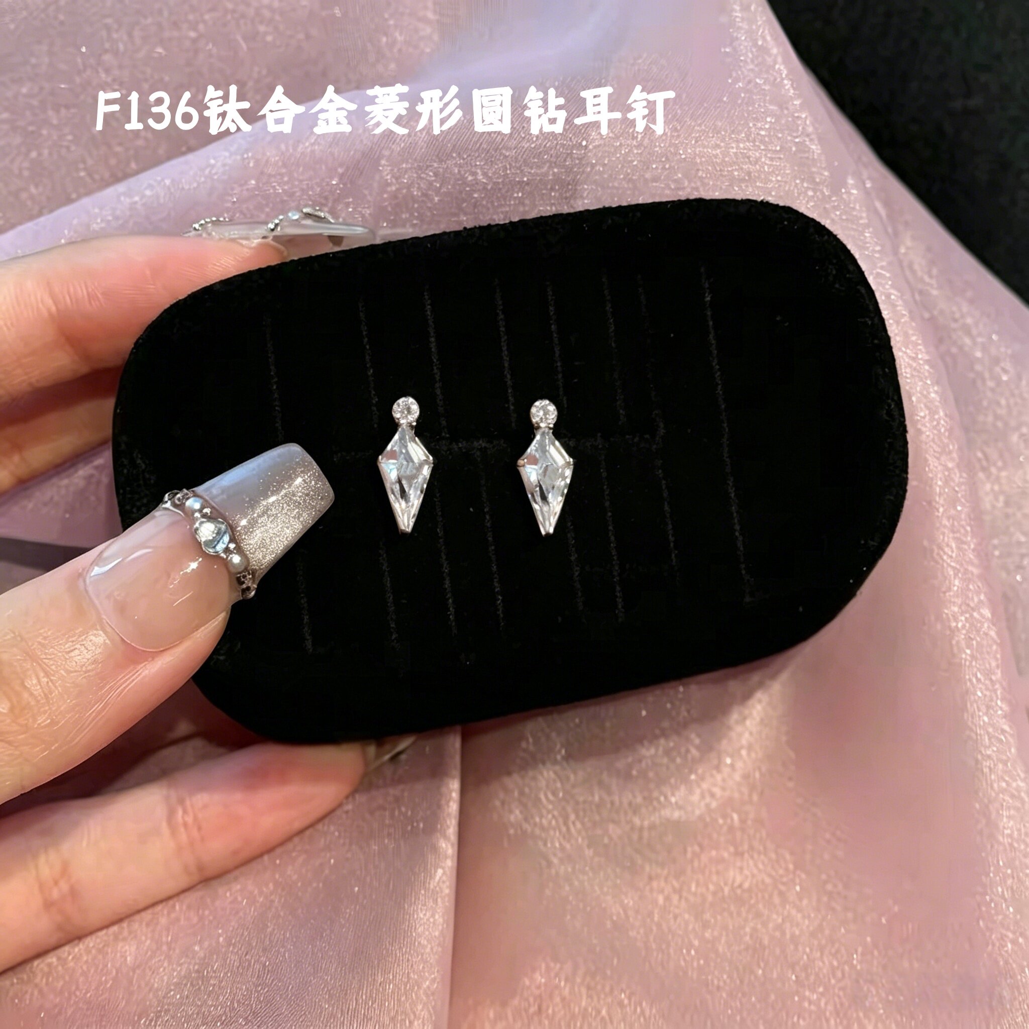 F136钛合金菱形圆钻耳钉M0.9螺旋5A锆石甜美耳骨耳垂钉欧美日韩风