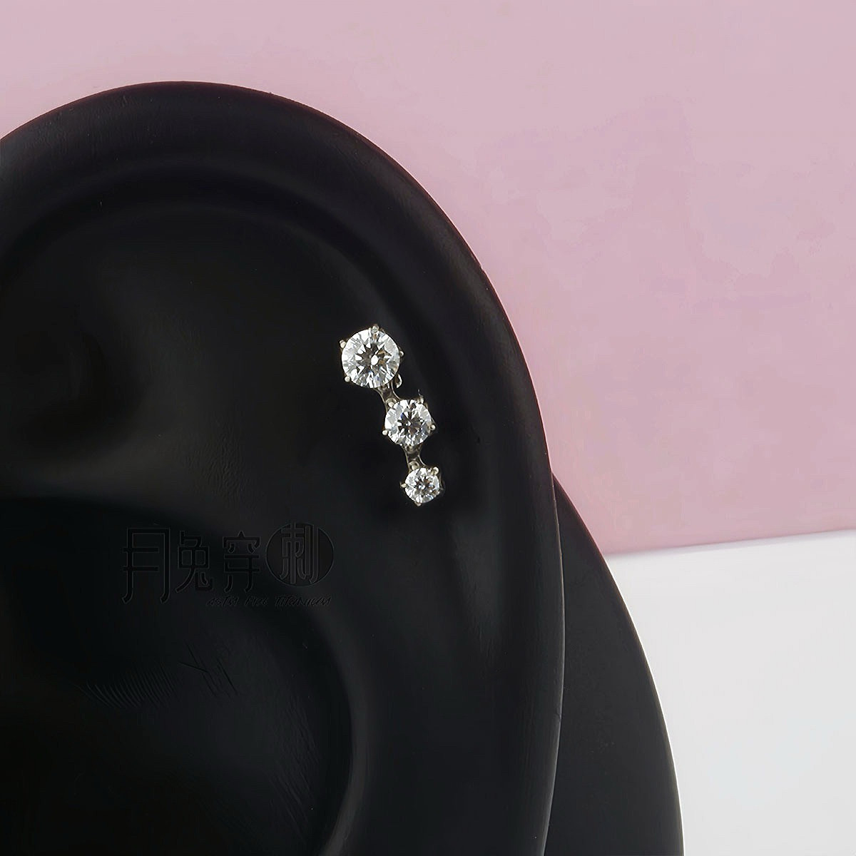 F136钛合金迷你三连小钻耳钉