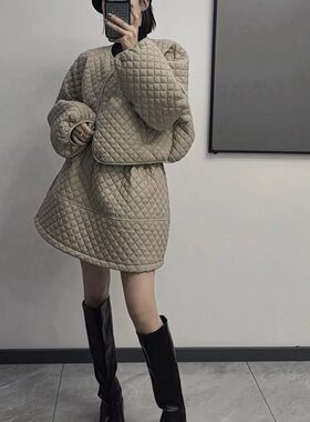 设计感百搭菱格纹棉服外套+短裙
