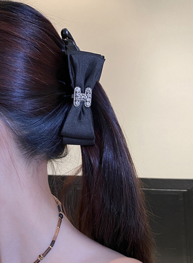黑色缎面蝴蝶结抓夹女高级感水钻发夹后脑勺马尾夹发饰香蕉夹