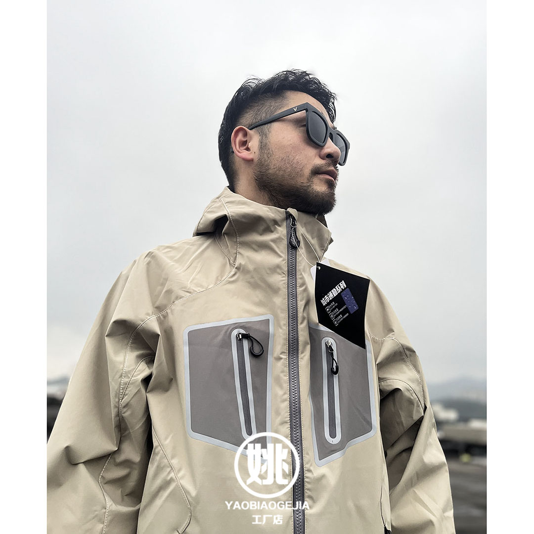 W城市户外机能硬壳冲锋衣 男女插色口袋防水透气旅行运动连帽夹克