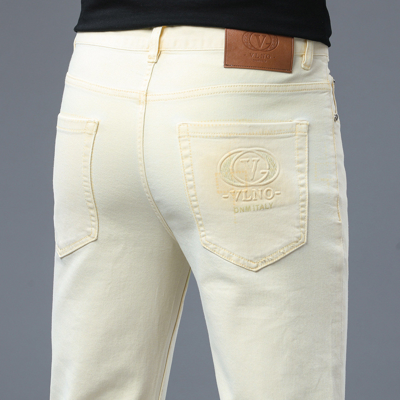 高端浅黄色牛仔裤男2026年春夏新款修身弹力小直筒商务百搭休闲裤