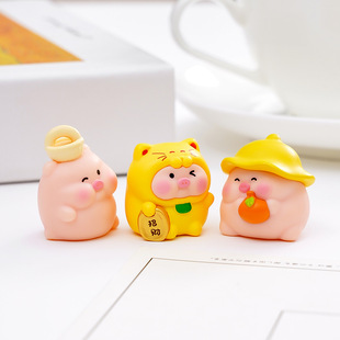 可爱招财小黄帽小猪萌粒装饰品迷你车载电脑工位治愈系桌面小摆件