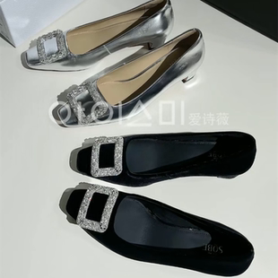爱诗薇女鞋2026春夏新款方头丝绒瓢鞋浅口粗跟中跟水钻方扣单鞋