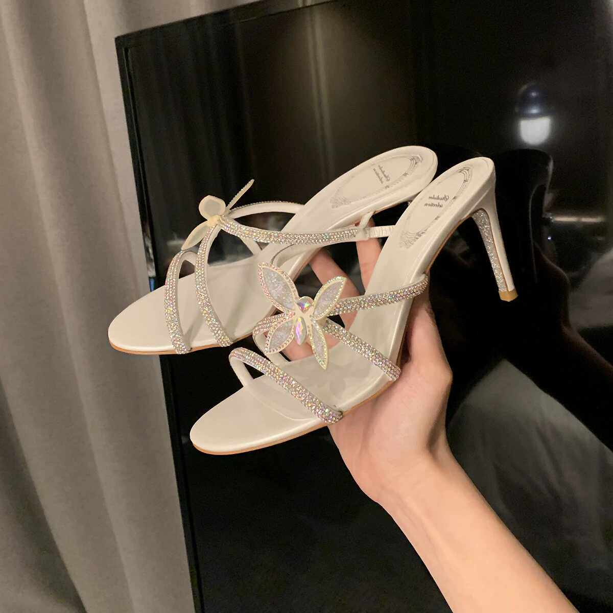 【sheii苏茵茵】两个跟高~超美蝴蝶水钻粗细高跟拖鞋女凉拖外穿夏