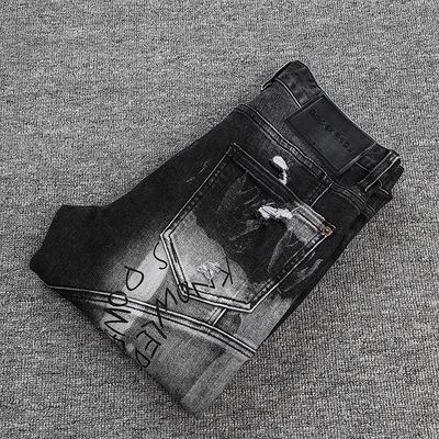 黑色破洞补丁涂鸦字母印花牛仔裤