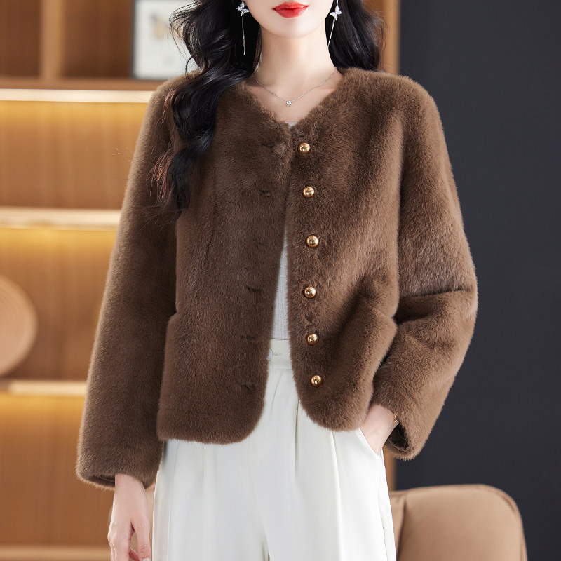 时尚水貂绒妈妈外套麂皮内里保暖中年女新款秋冬可水洗不掉毛皮草