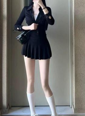 超显身材polo黑色v领连衣裙女夏季小众设计感修身辣妹气质a字裙子