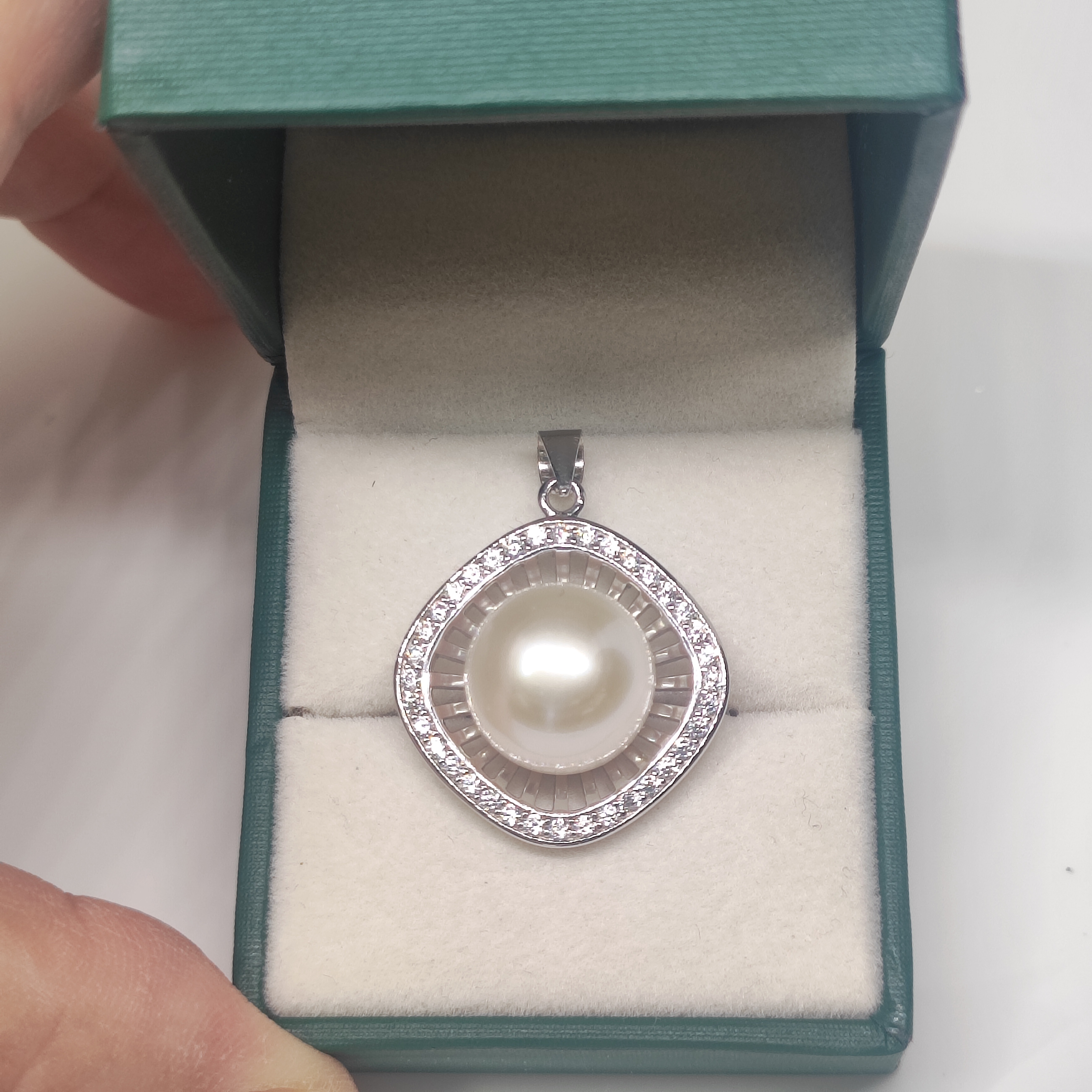 时尚极光淡水真珍珠正圆珠吊坠12.3mm通体纯银贝壳花托节日礼物