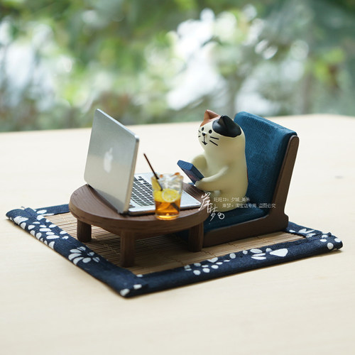 休闲的居家办公解压工位小摆件