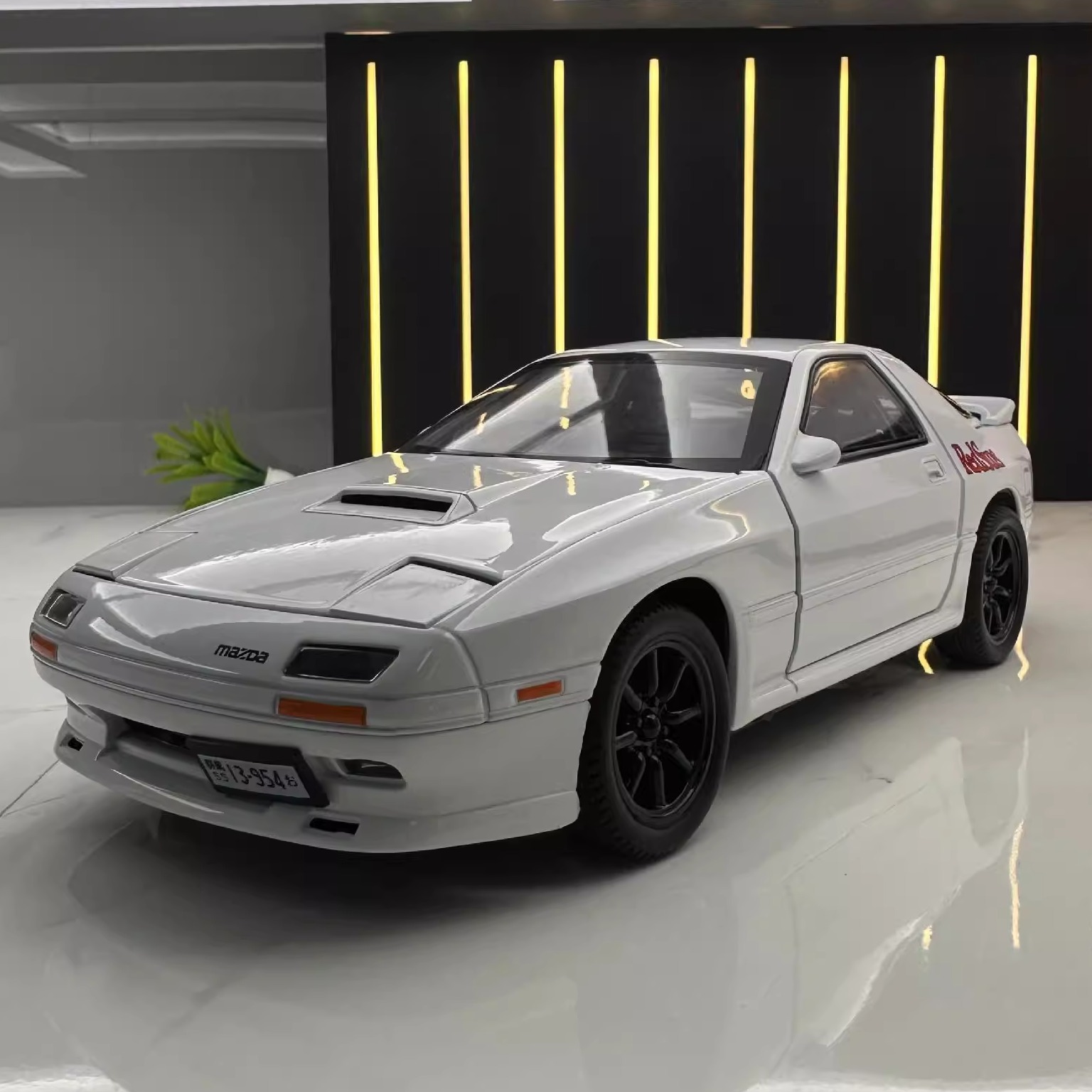 带灯光124马自达RX7合金车模