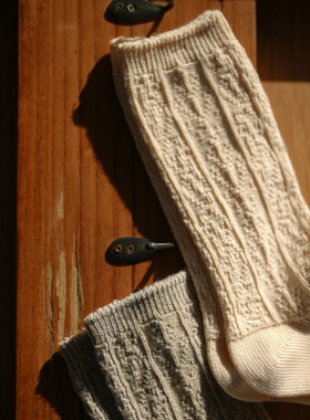 Beeff针织麻花中筒女袜 长绒棉秋冬温暖 图案编织自然肌理 麻花袜