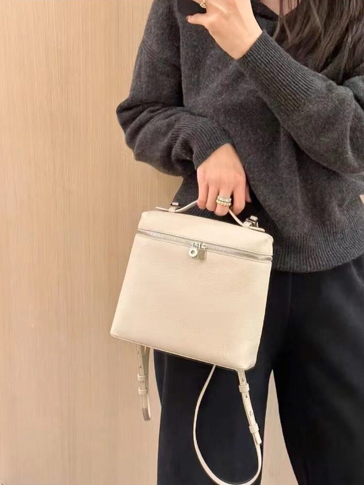 笑脸世界意式极简中型双肩包 高22cm简约通勤轻便日常男女背包