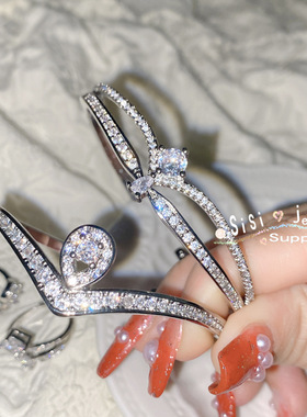 Sisi璀璨皇冠宝石手镯女 镀18K金八心八箭V字水滴锆石手环可调节