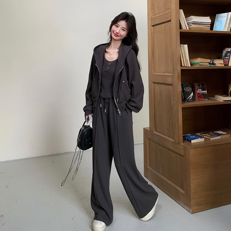 深灰色韩系慵懒连帽卫衣阔腿裤套装2025秋季减龄松弛感背心三件套,女装运动套装,浙宝157(原165A) 深灰色韩系慵懒连帽卫衣阔腿裤套装2025秋季减龄松弛感背心三件套,女装运动套装,浙宝157(原165A)