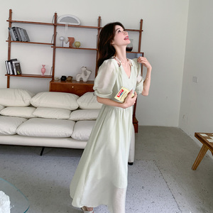 绿色法式超好看连衣裙女夏季2025年新款气质显瘦高级感收腰茶歇裙图片
