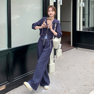 藏青色休闲连帽卫衣套装女2025春季新款超火减龄吊带阔腿裤三件套图片