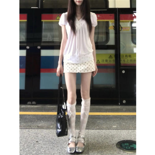 V领泡泡袖波点短袖T恤女宽松上衣