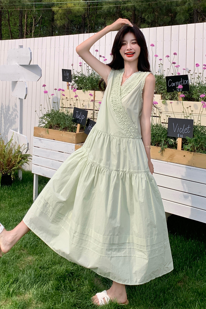 绿色无袖背心连衣裙女2025夏季新款气质显瘦森系小清新度假风长裙，女装连衣裙，丽人依阁