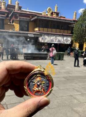 西藏扎基S老工天然矿物彩绘制银镶框吉祥天母擦擦圆形佛牌吊坠