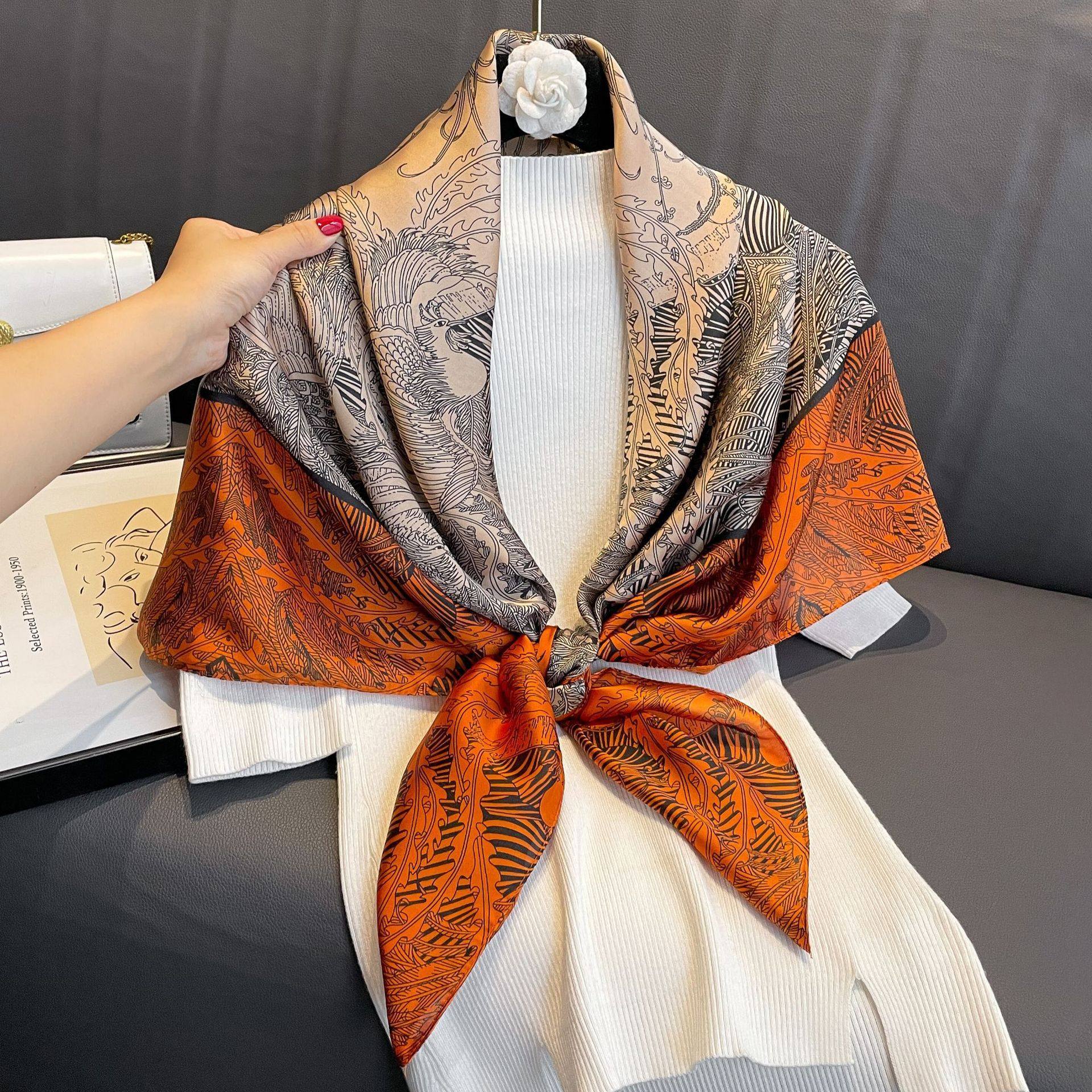 大气 橘色丛林气息丝巾虾皮热卖款110大方巾女薄款印花丝巾披肩