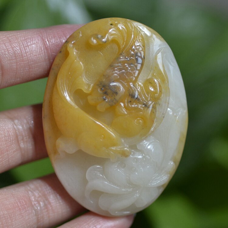 新疆天然挂坠俏色戈壁玉